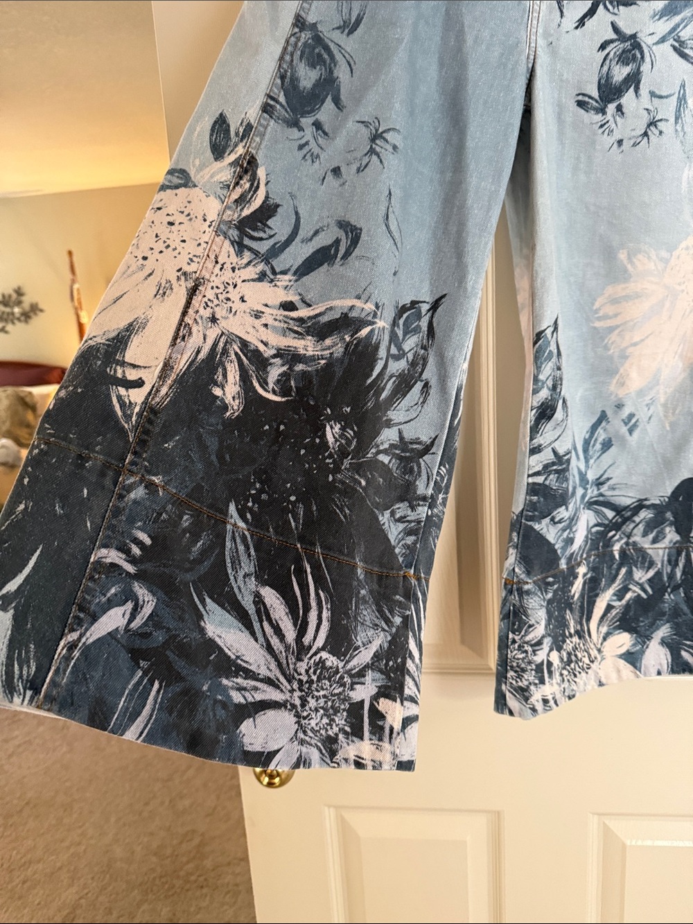 Pilcro Blue Floral Wide-Leg Cropped Jeans - Picture 3 of 11